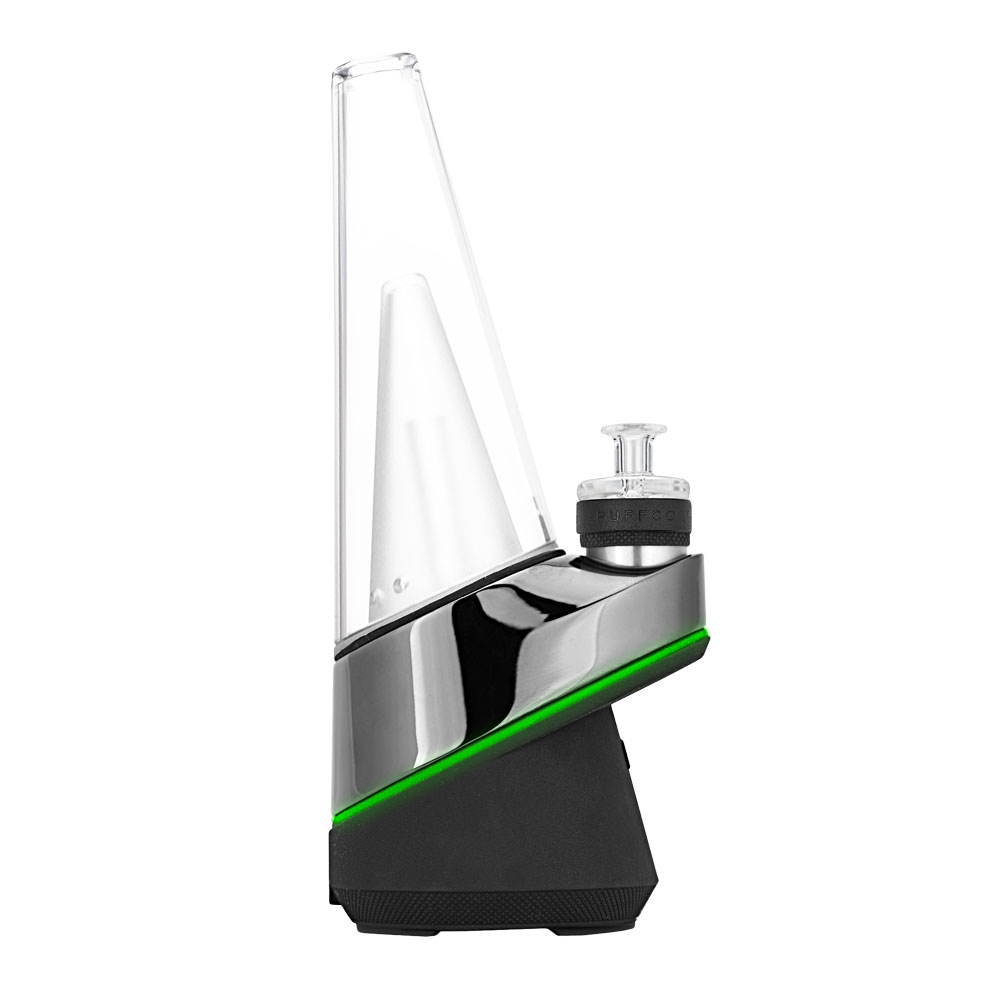 white background puffco peak rig